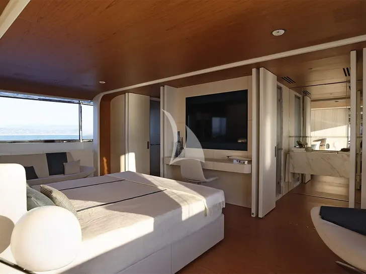 KOJU Benetti Motopanfilo 37m - master cabin KOJU Benetti Motopanfilo 37m - master cabin