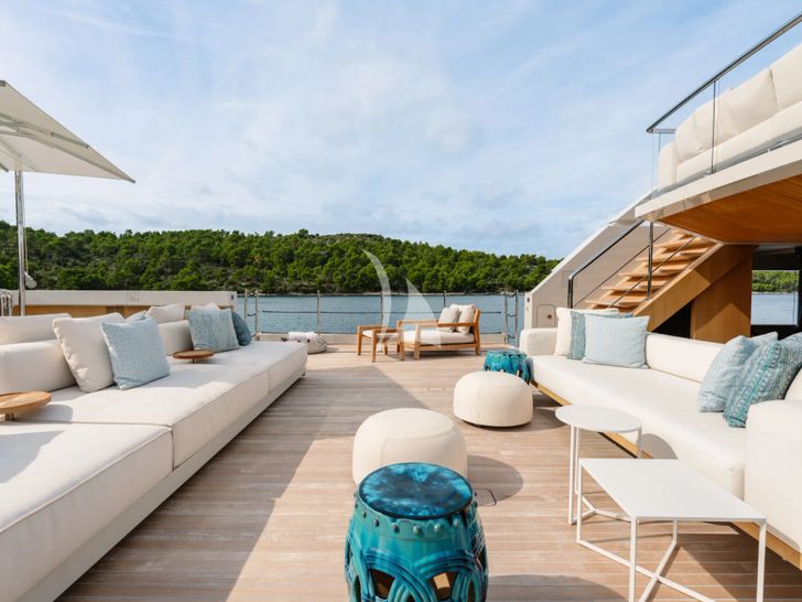 LA LA LAND Main Deck Aft LA LA LAND Main Deck Aft