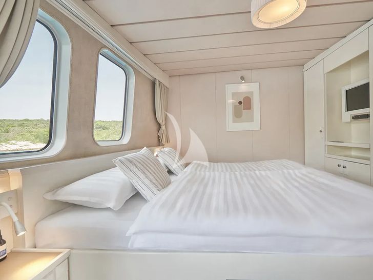 LA PERLA Guest Cabinb LA PERLA Guest Cabinb