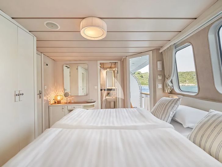 LA PERLA Stateroom LA PERLA Stateroom