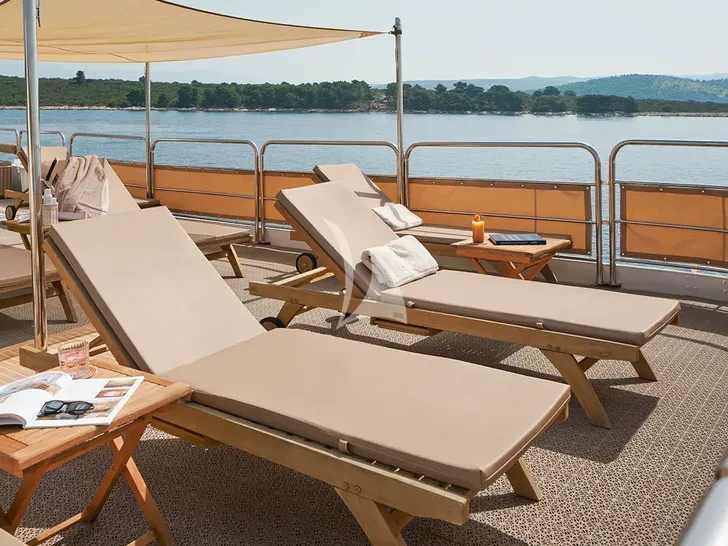 LA PERLA Sundeck Lounging LA PERLA Sundeck Lounging