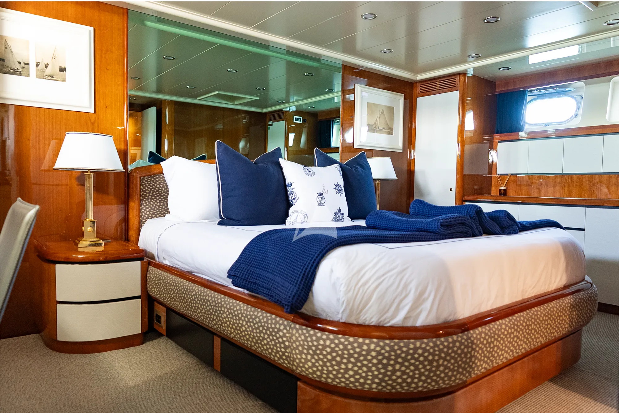 LIBERTE IV Falcon 100 - master cabin