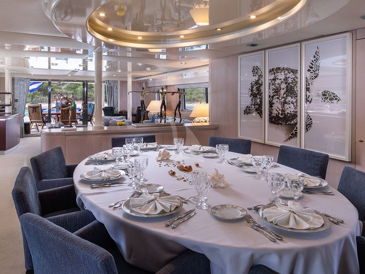 MAGIX Heesen Dining and Saloon