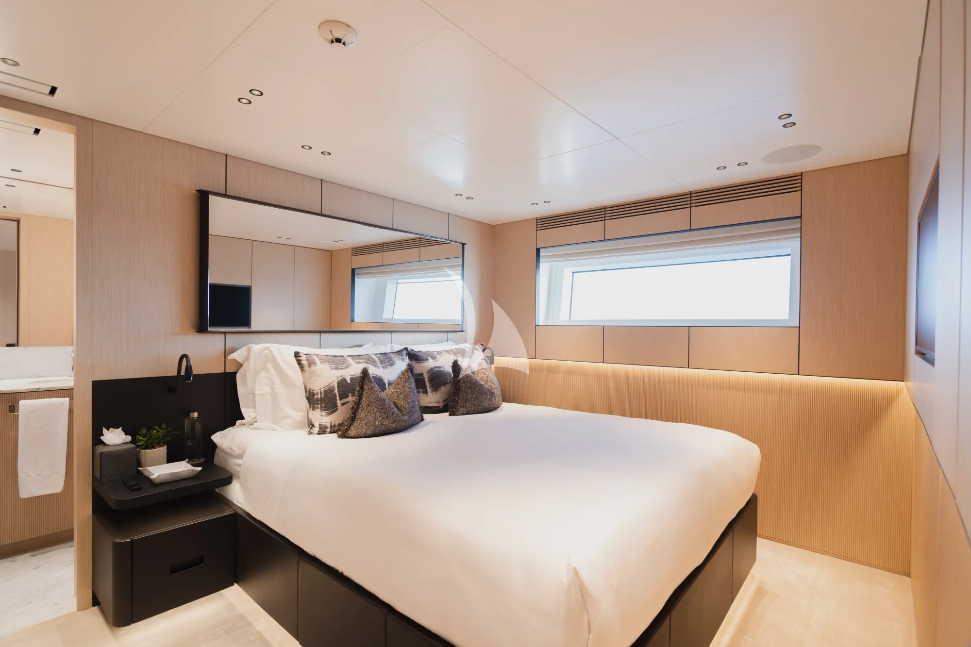 Charter Yacht HOW MUCH IS ENOUGH - Benetti Oasis 40m - 5 Cabins - Cannes - Nice - Antibes - St Tropez - Monaco - French Riviera