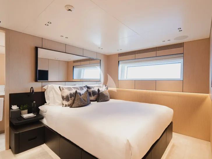 HOW MUCH IS ENOUGH Benetti Oasis 40m - VIP cabin 1 HOW MUCH IS ENOUGH Benetti Oasis 40m - VIP cabin 1