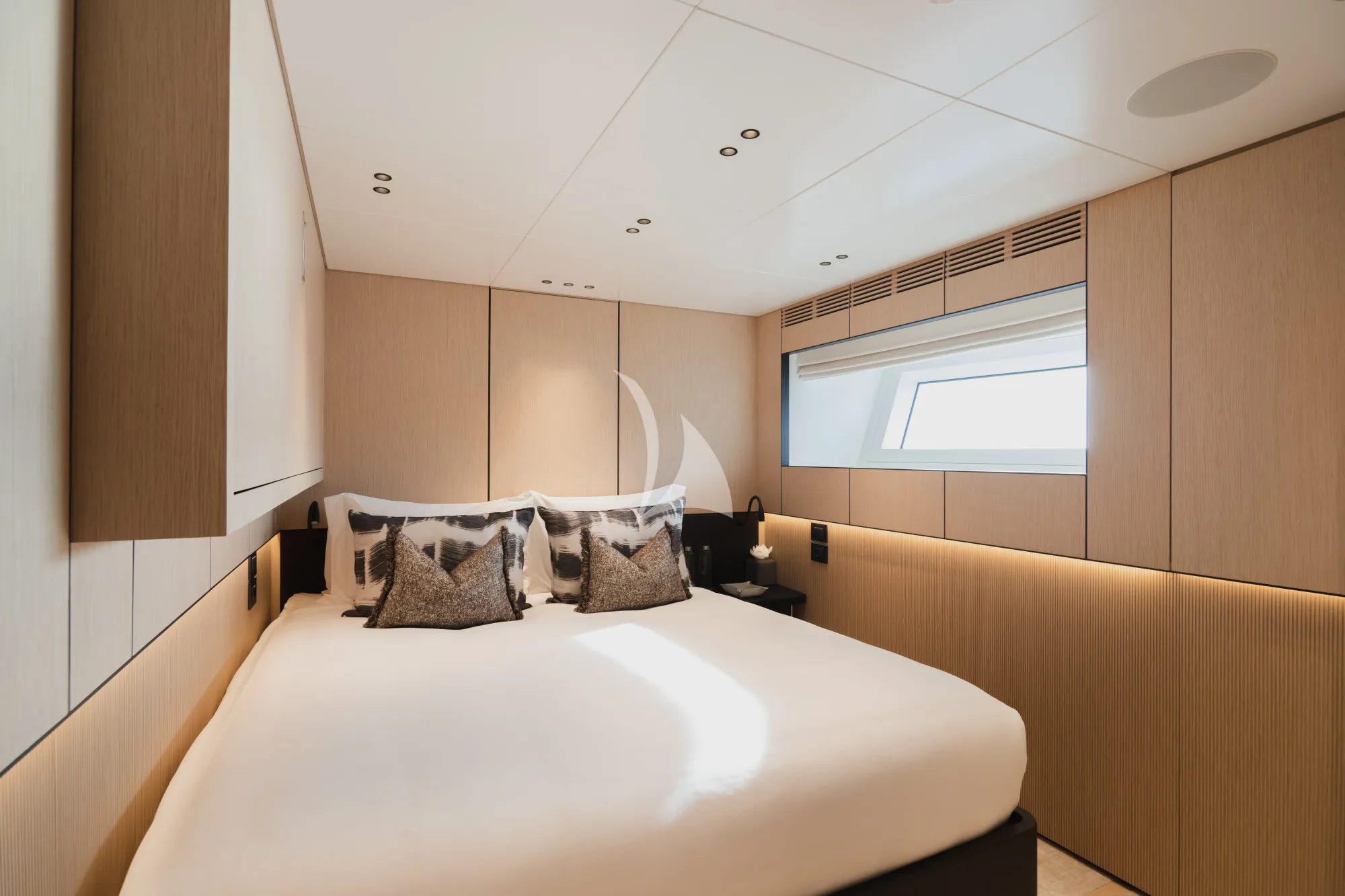 Charter Yacht HOW MUCH IS ENOUGH - Benetti Oasis 40m - 5 Cabins - Cannes - Nice - Antibes - St Tropez - Monaco - French Riviera