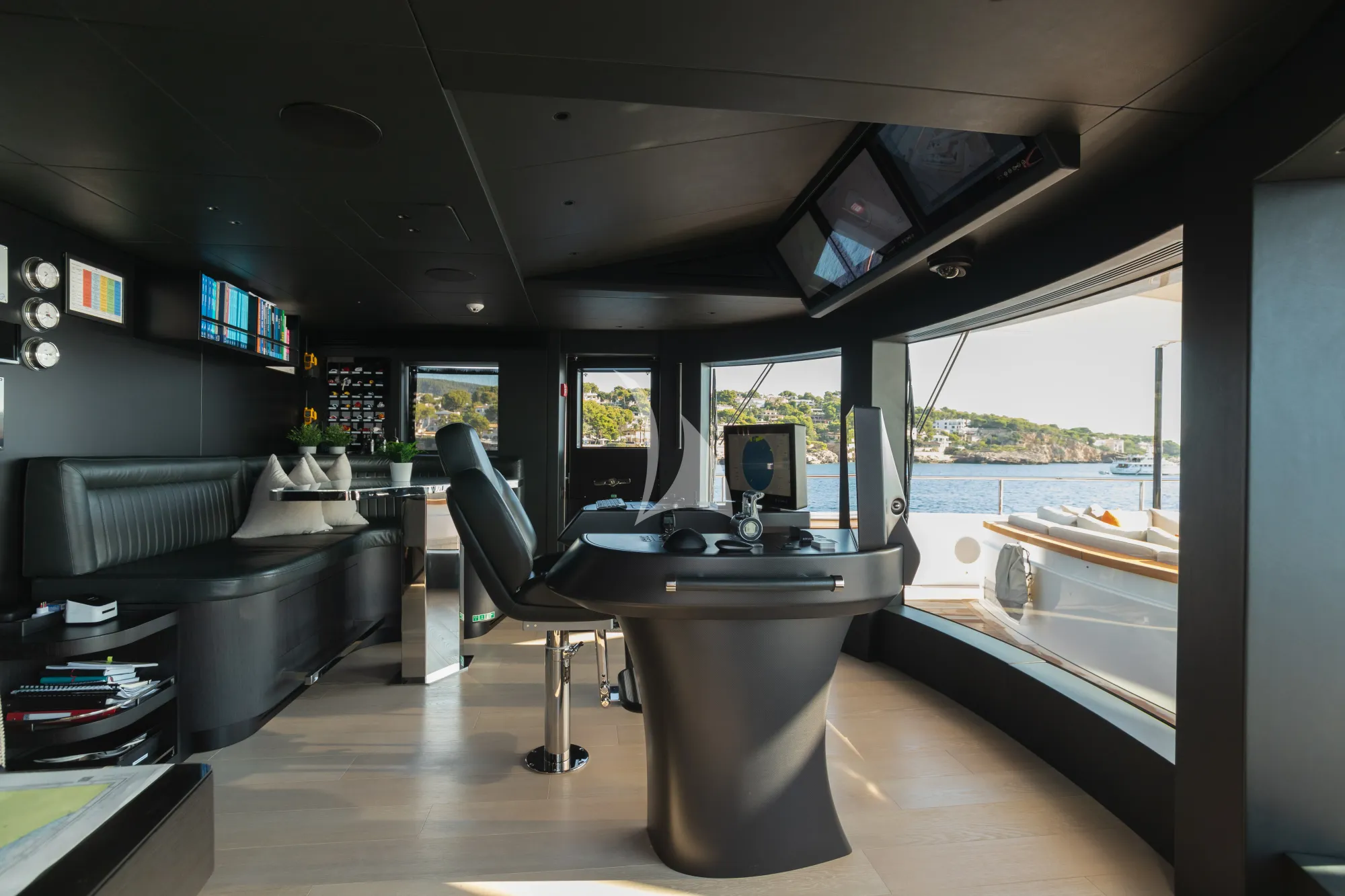 Charter Yacht HOW MUCH IS ENOUGH - Benetti Oasis 40m - 5 Cabins - Cannes - Nice - Antibes - St Tropez - Monaco - French Riviera