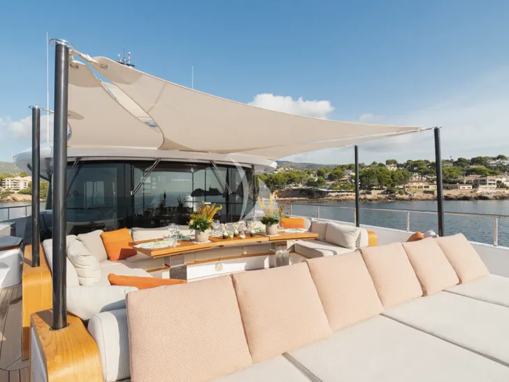 HOW MUCH IS ENOUGH Benetti Oasis 40m - foredeck lounge HOW MUCH IS ENOUGH Benetti Oasis 40m - foredeck lounge