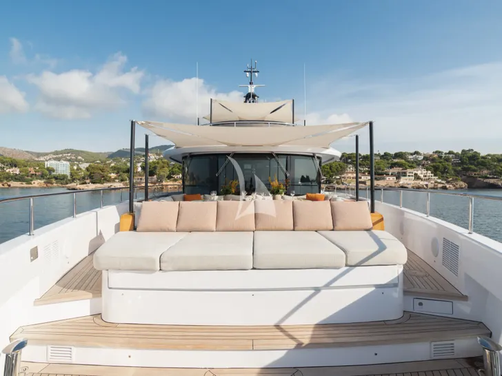 HOW MUCH IS ENOUGH Benetti Oasis 40m - foredeck HOW MUCH IS ENOUGH Benetti Oasis 40m - foredeck