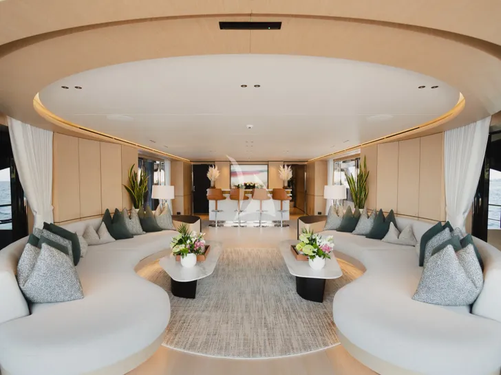HOW MUCH IS ENOUGH Benetti Oasis 40m - main saloon HOW MUCH IS ENOUGH Benetti Oasis 40m - main saloon