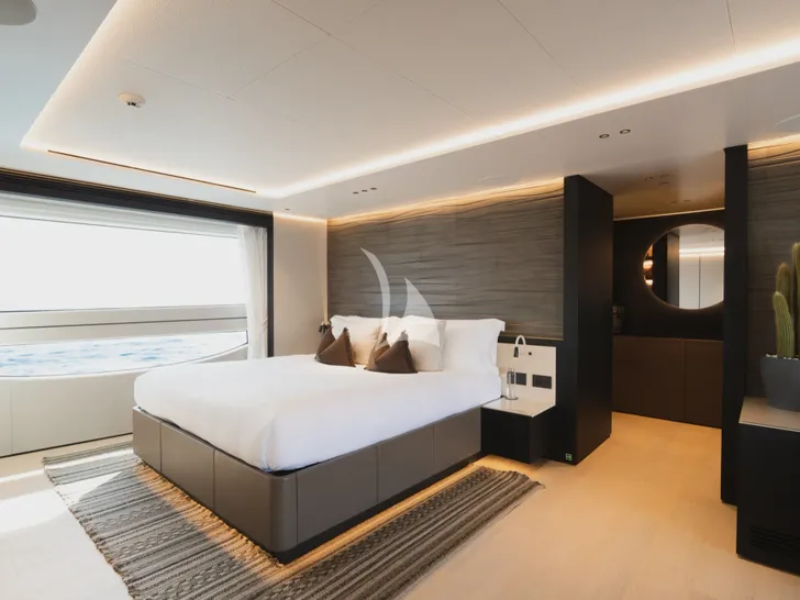 HOW MUCH IS ENOUGH Benetti Oasis 40m - master cabin bed HOW MUCH IS ENOUGH Benetti Oasis 40m - master cabin bed