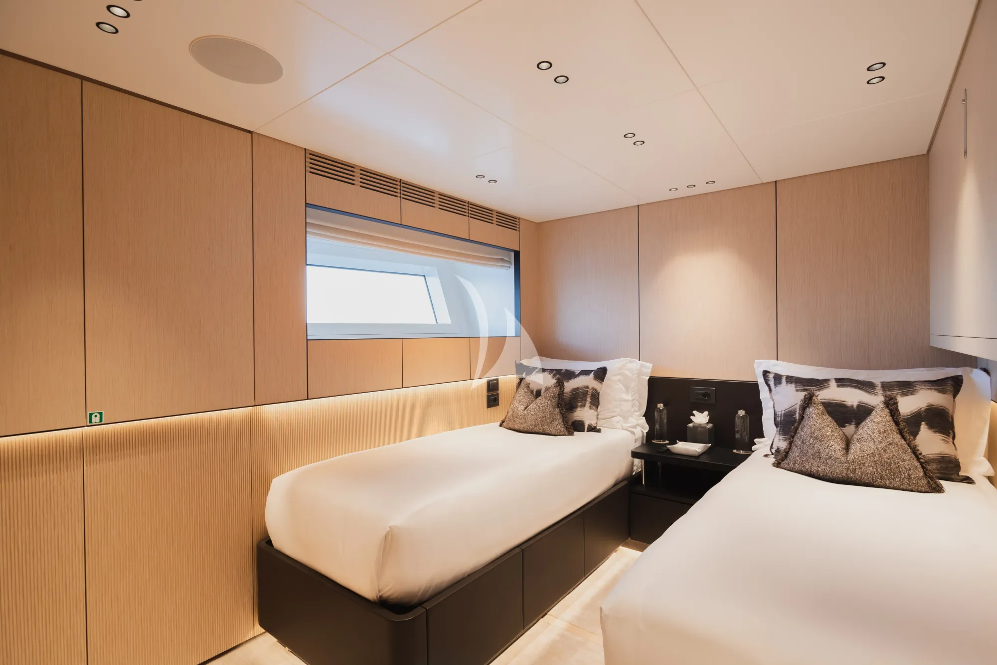 Charter Yacht HOW MUCH IS ENOUGH - Benetti Oasis 40m - 5 Cabins - Cannes - Nice - Antibes - St Tropez - Monaco - French Riviera