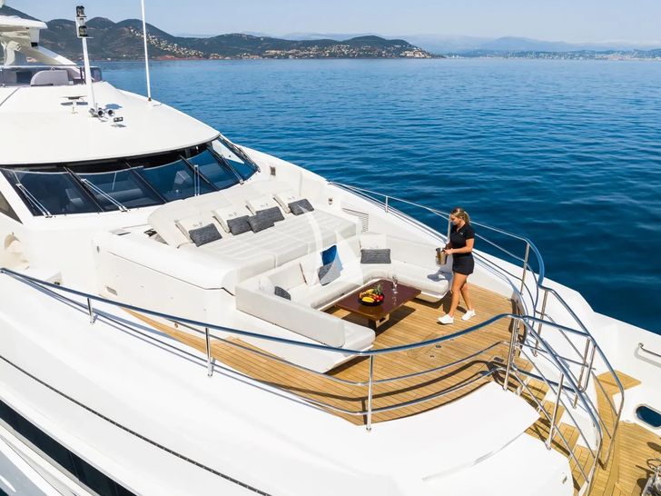 NO.9 Sunseeker 131 - foredeck NO.9 Sunseeker 131 - foredeck