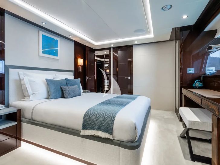 NO.9 Sunseeker 131 - VIP cabin 1 NO.9 Sunseeker 131 - VIP cabin 1