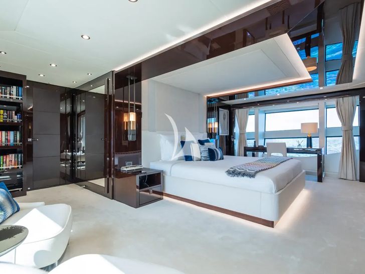 NO.9 Sunseeker 131 - master cabin NO.9 Sunseeker 131 - master cabin