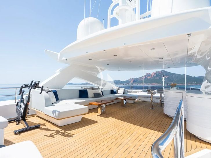 NO.9 Sunseeker 131 - sun deck lounge with fitness equipment NO.9 Sunseeker 131 - sun deck lounge with fitness equipment