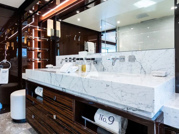 NO.9 Sunseeker 131 - VIP cabin 1 bathroom NO.9 Sunseeker 131 - VIP cabin 1 bathroom