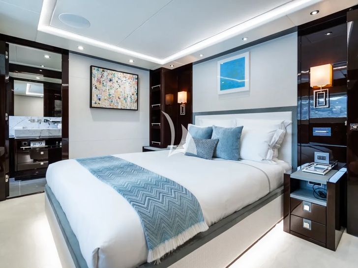 NO.9 Sunseeker 131 - VIP cabin 2 NO.9 Sunseeker 131 - VIP cabin 2