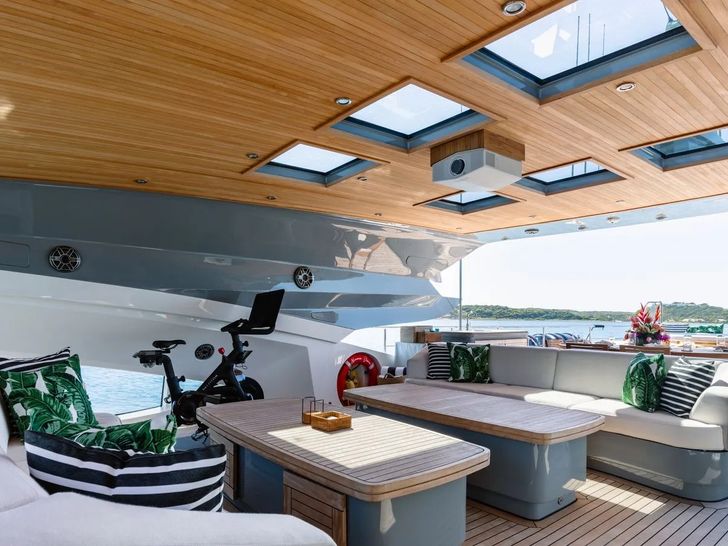 NORMA JEAN Palmer Johnson Sundeck NORMA JEAN Palmer Johnson Sundeck