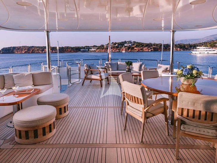 OAK Benetti Classic 115 - main deck aft OAK Benetti Classic 115 - main deck aft