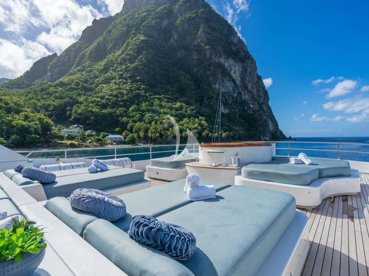 OCEANOS Mondomarine Yacht Sunbathing OCEANOS Mondomarine Yacht Sunbathing
