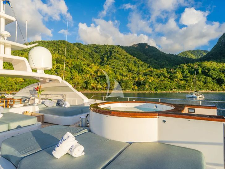 OCEANOS Mondomarine Yacht Sundeck OCEANOS Mondomarine Yacht Sundeck