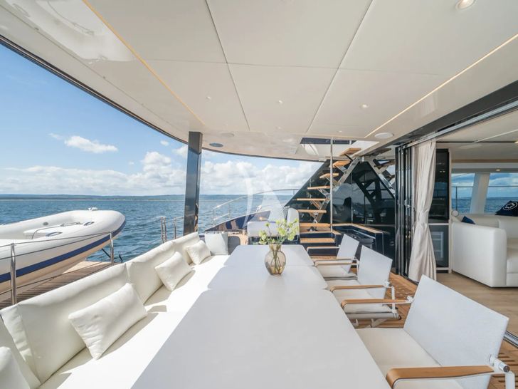 ONE PLANET Sunreef 70 Dining 2 ONE PLANET Sunreef 70 Dining 2