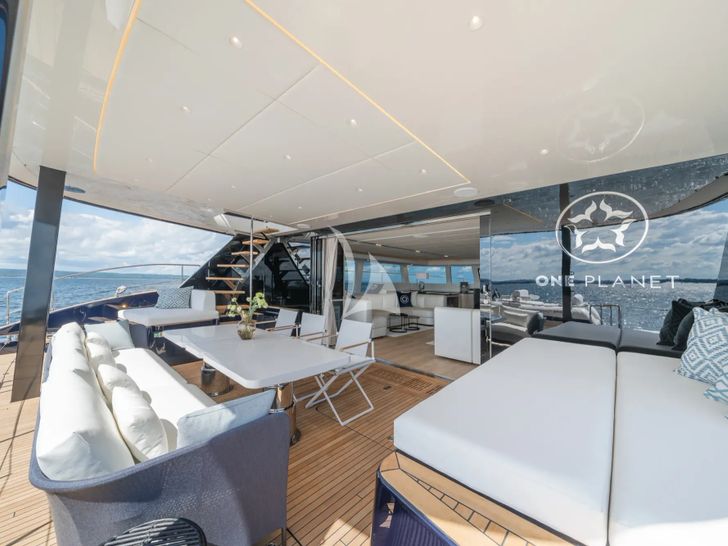 ONE PLANET Sunreef 70 Dining ONE PLANET Sunreef 70 Dining
