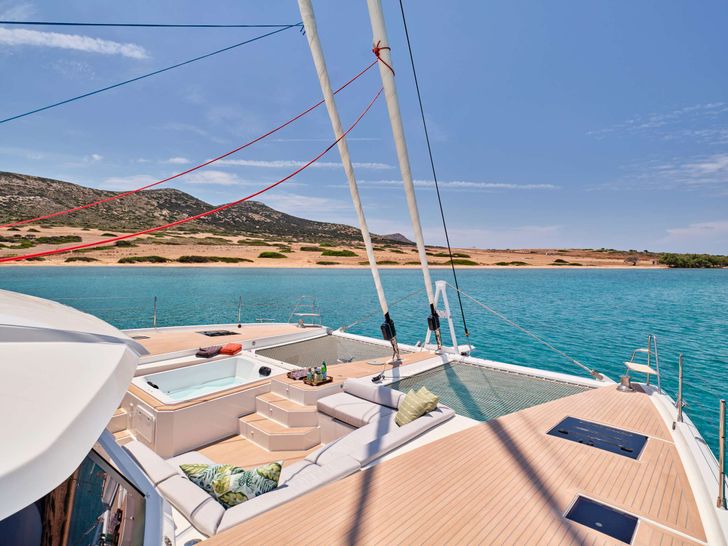 PIXIE Fountaine Pajot Alegria 67 - foredeck PIXIE Fountaine Pajot Alegria 67 - foredeck