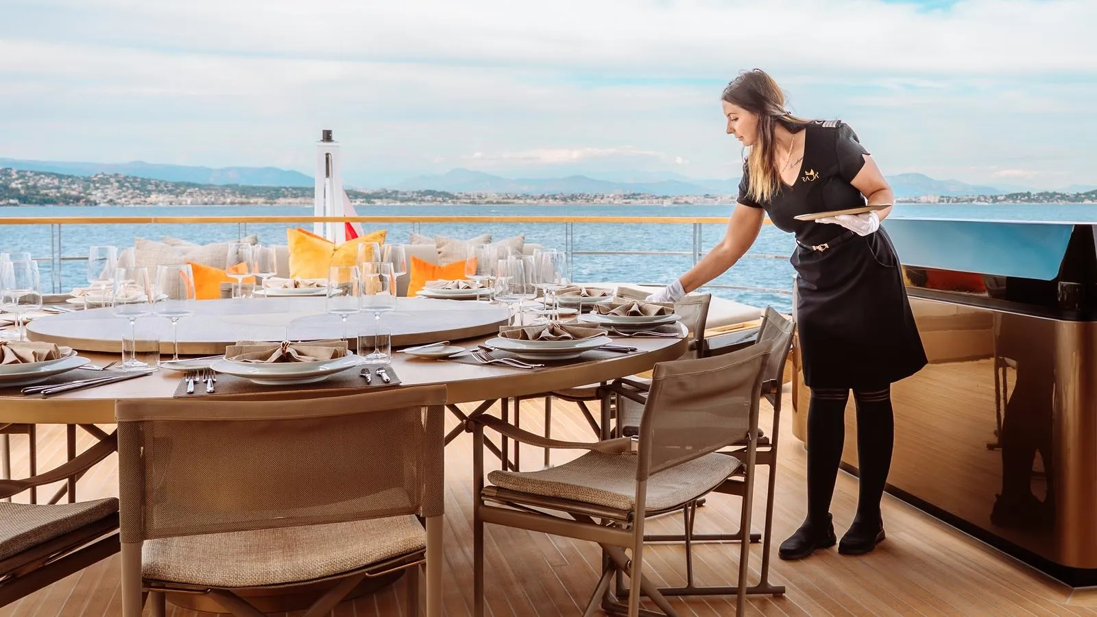 RAJA Admiral 55m Dining Alfresco