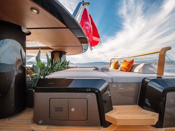 RAJA Admiral 55m Sunbathing Aft RAJA Admiral 55m Sunbathing Aft