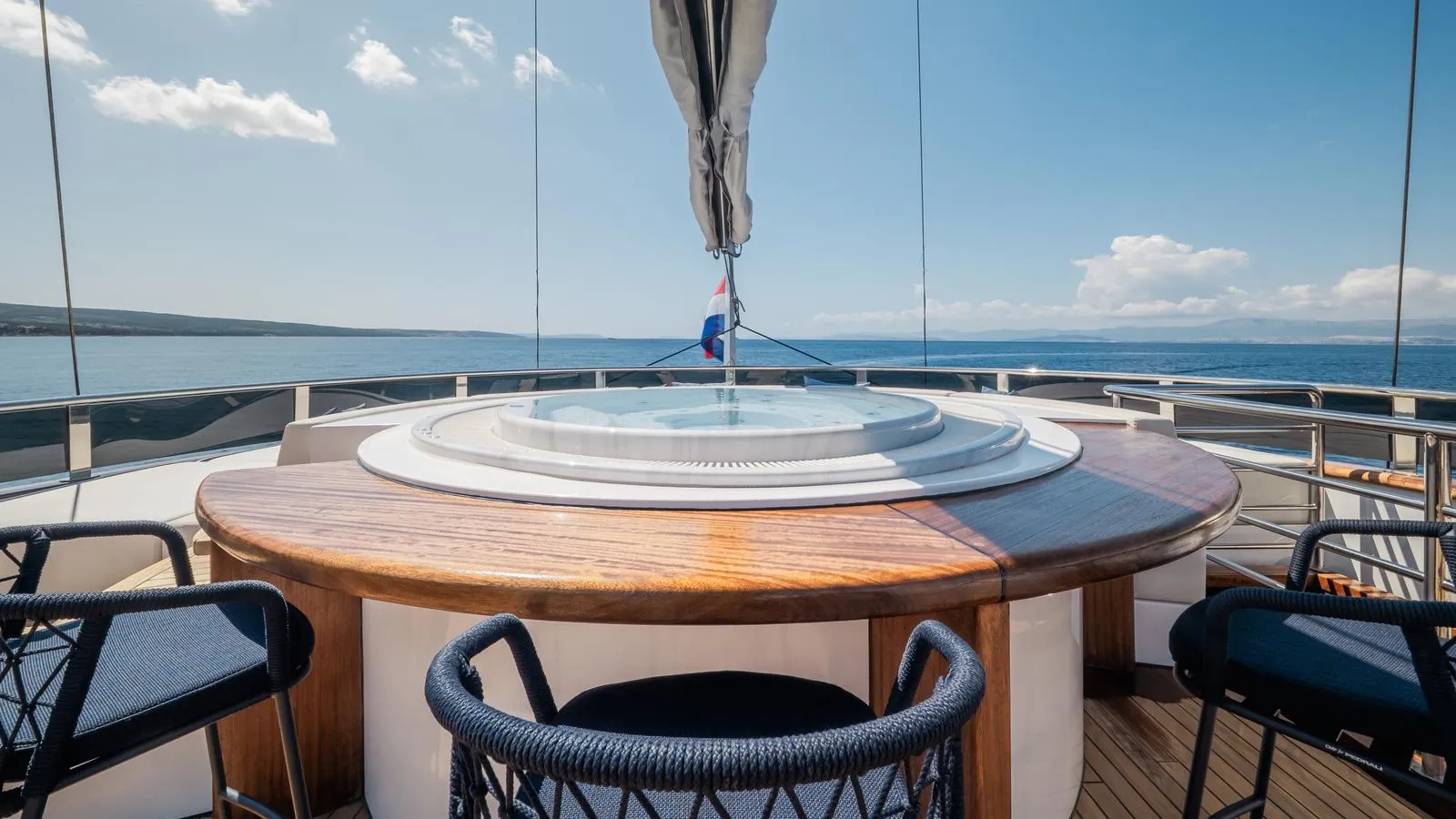 SCORPIOS Tramontana Jacuzzi