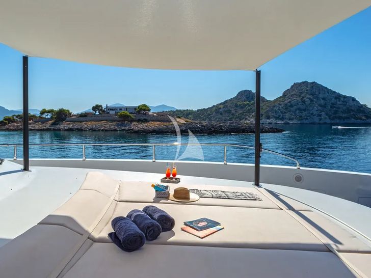 SEA WOLF Mondomarine 42m - foredeck cushioned sunbathing area SEA WOLF Mondomarine 42m - foredeck cushioned sunbathing area