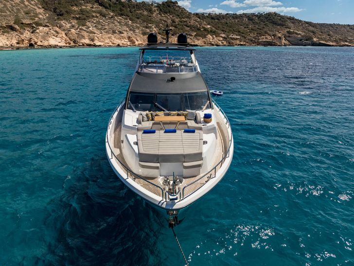 SEAWATER II Sunseeker 86 - bow SEAWATER II Sunseeker 86 - bow