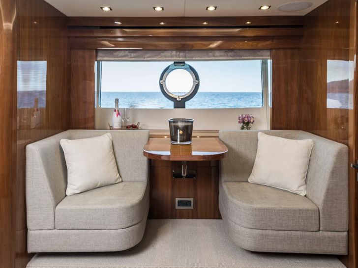 SEAWATER II Sunseeker 86 - master cabin lounge SEAWATER II Sunseeker 86 - master cabin lounge