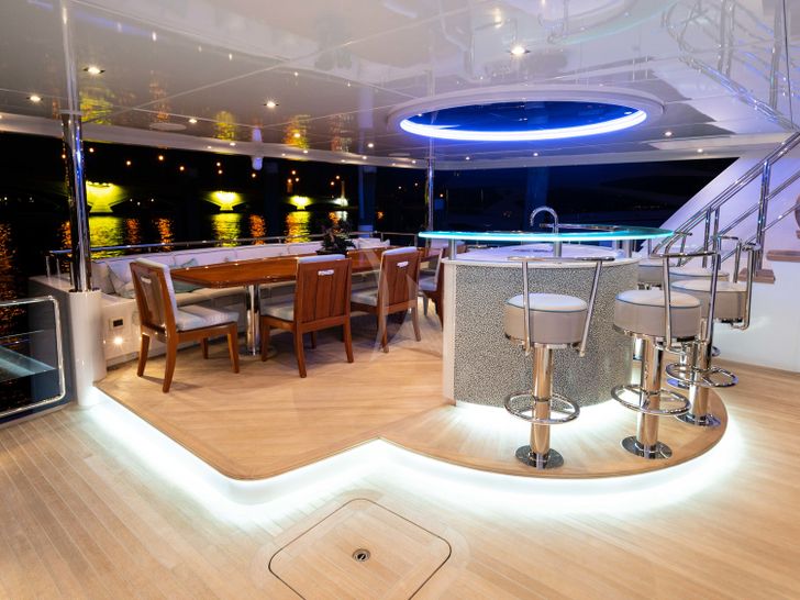 SERENITY IAG 133 Main Deck Bar SERENITY IAG 133 Main Deck Bar