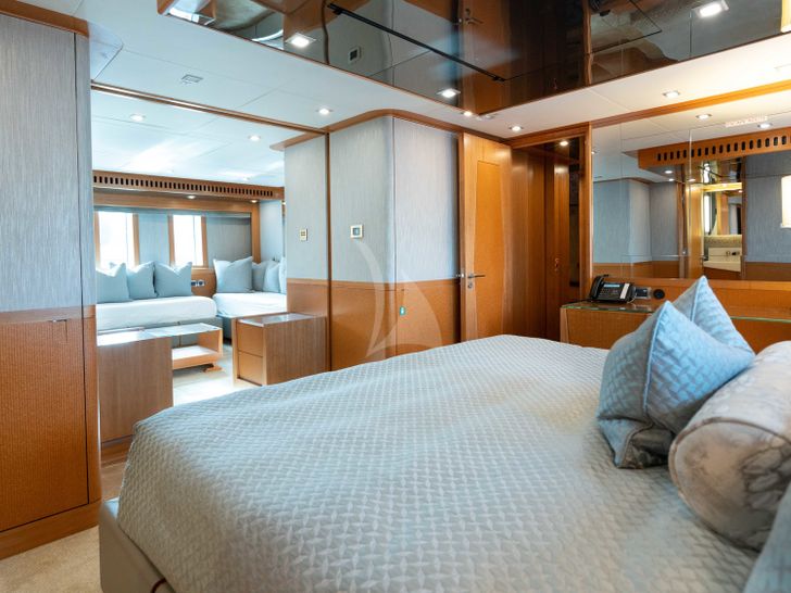 SERENITY IAG 133 Starboard with VIP Divider Open SERENITY IAG 133 Starboard with VIP Divider Open