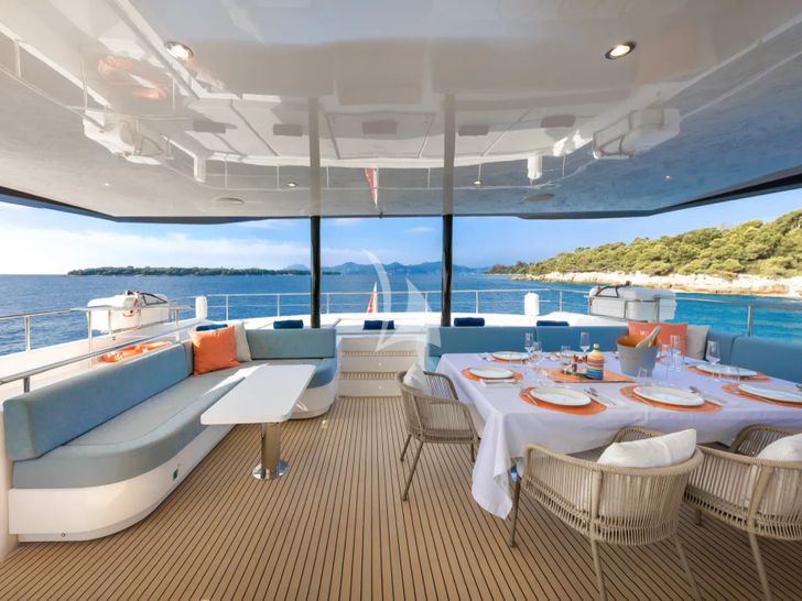 SILENT GRACE Fly Dining SILENT GRACE Fly Dining