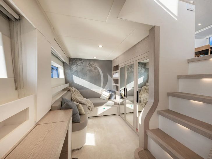 SILENT GRACE Master Lounge SILENT GRACE Master Lounge