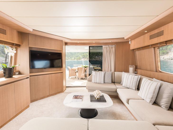 SUBLIME MAR Maiora 28m - saloon seating with TV SUBLIME MAR Maiora 28m - saloon seating with TV