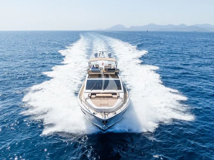 Summer Breeze Pearl Yacht Bow Summer Breeze Pearl Yacht Bow