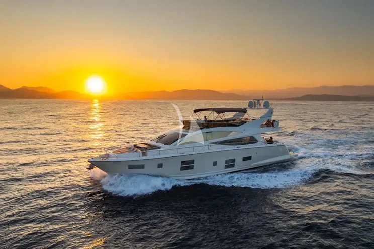 Charter Yacht SUMMER BREEZE - Pearl 75 - 4 Cabins - Cannes - Golfe Juan - Monaco - Antibes - St Tropez