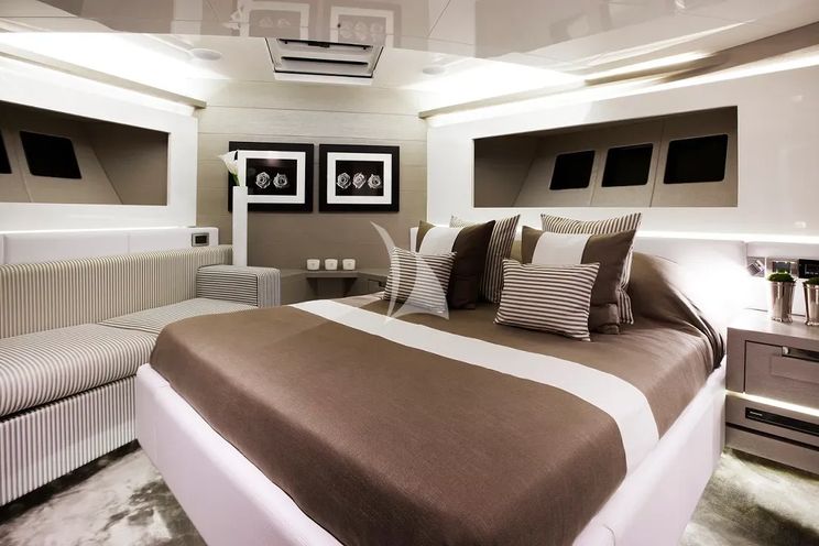 Charter Yacht SUMMER BREEZE - Pearl 75 - 4 Cabins - Cannes - Golfe Juan - Monaco - Antibes - St Tropez