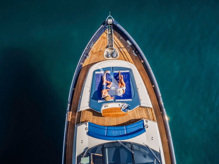 THE BEST WAY Sunseeker 86 - foredeck THE BEST WAY Sunseeker 86 - foredeck