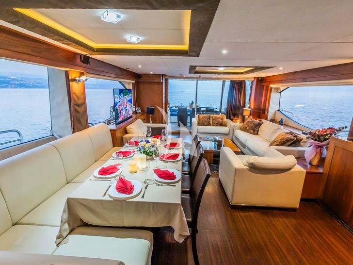 THE BEST WAY Sunseeker 86 - indoor dining set up THE BEST WAY Sunseeker 86 - indoor dining set up