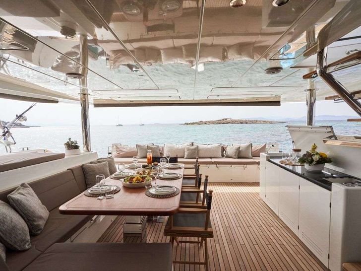 VALIUM Lagoon 62 Aft Dining VALIUM Lagoon 62 Aft Dining