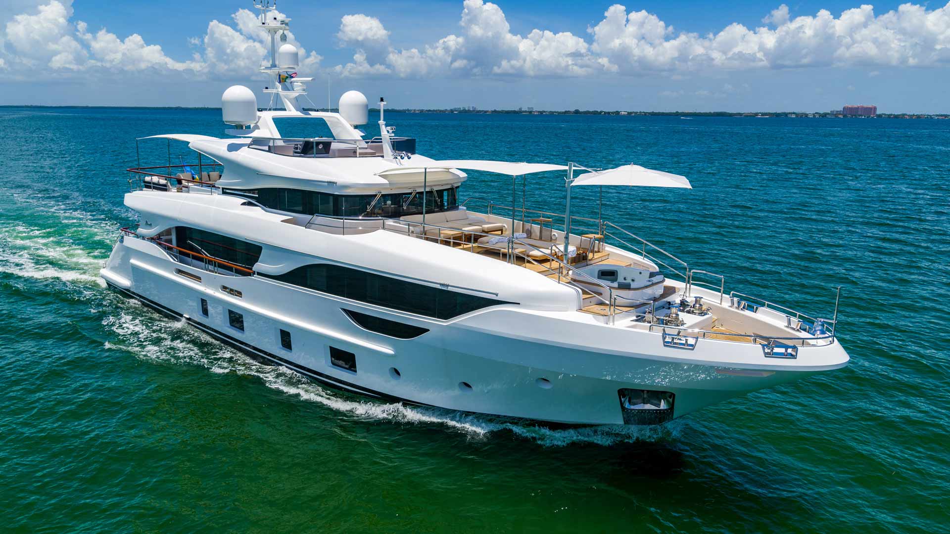 Luxury Crewed Motor Yacht BELLA VITA photo