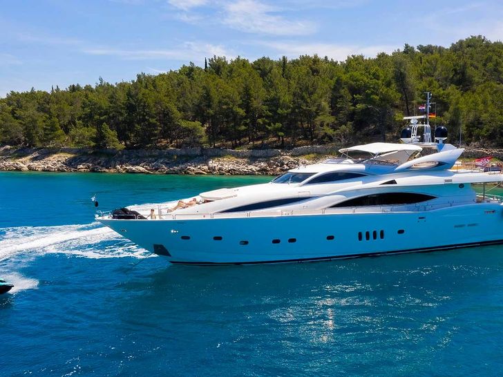 BABY I Sunseeker 105 - anchored with the jet ski BABY I Sunseeker 105 - anchored with the jet ski