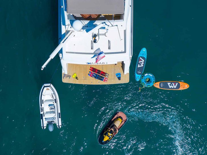 QUO VADIS I water toys QUO VADIS I water toys