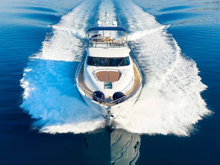 SCHATZI Fairline Squadron 78 - cruising front view SCHATZI Fairline Squadron 78 - cruising front view